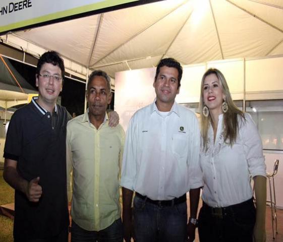 Equipe Deltamaq e Prefeito de Tomé-Açú